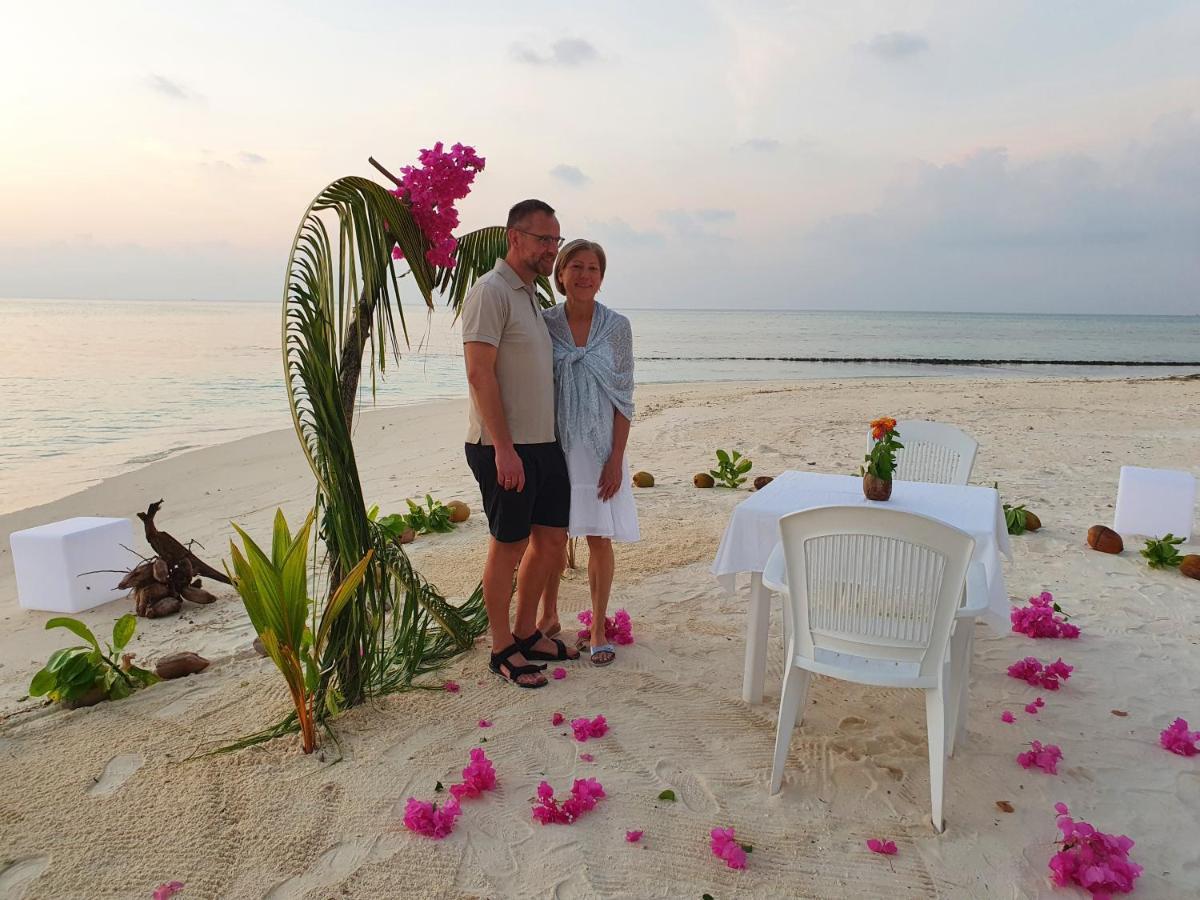 Island Life Maldives Retreat & Spa Magoodhoo Exterior foto