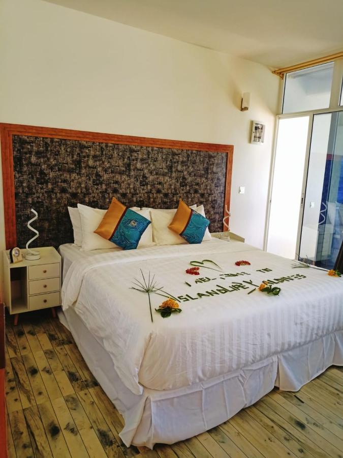 Island Life Maldives Retreat & Spa Magoodhoo Exterior foto