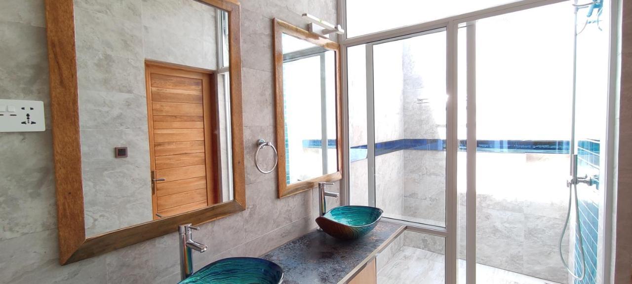 Island Life Maldives Retreat & Spa Magoodhoo Exterior foto